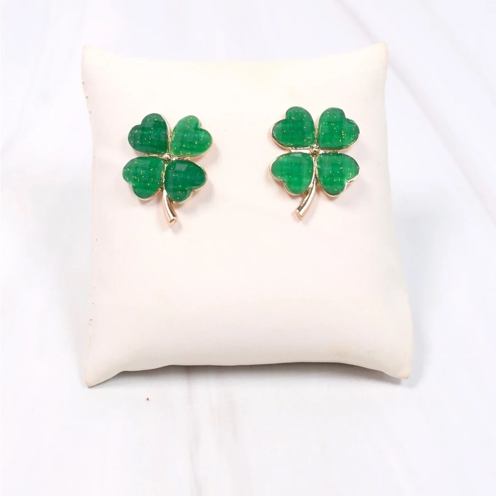 Sparkle shamrock earrings • NWT